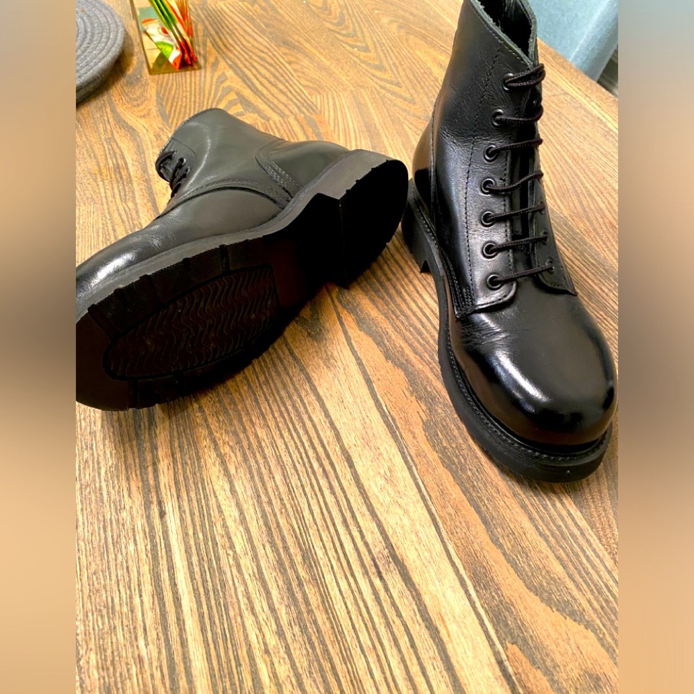 Issued DEU boots